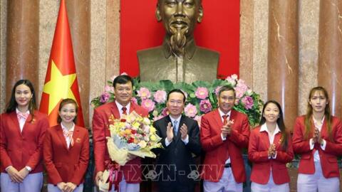 Chủ tịch nước Võ Văn Thưởng biểu dương các “gương mặt vàng” của Đoàn Thể thao Việt Nam tại SEA Games 32