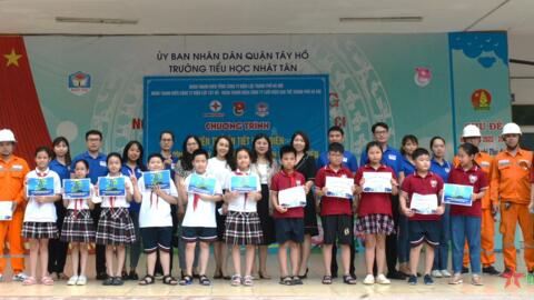 Tuyên truyền về tiết kiệm điện cho hơn 850 giáo viên, học sinh