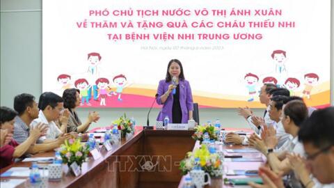 Phó chủ tịch nước Võ Thị Ánh Xuân thăm, tặng quà tại Bệnh viện Nhi Trung ương