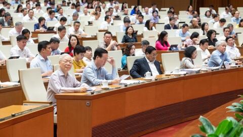 Bộ trưởng Đào Ngọc Dung: Công hay tư, tiền lương, thu nhập phải đủ sống