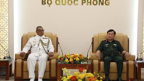 Thượng tướng Hoàng Xuân Chiến tiếp Tùy viên Quốc phòng Nam Phi