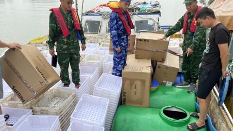 Bắt giữ phương tiện vận chuyển dầu trái phép trên biển