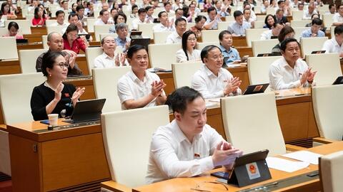 Chính thức bổ sung "nơi sinh" vào hộ chiếu; nâng thời hạn visa lên 90 ngày