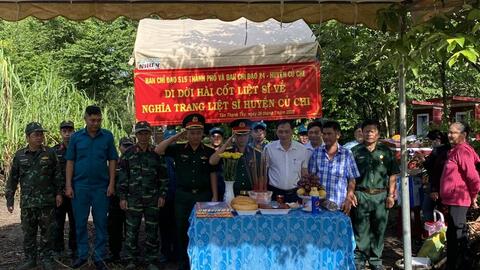 Di dời hài cốt liệt sĩ Nguyễn Thị Quớ về Nghĩa trang Liệt sĩ huyện Củ Chi