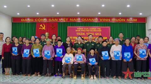 Ban Phụ nữ Quân đội: Thăm, tặng quà các gia đình chính sách