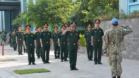 Thượng tướng Hoàng Xuân Chiến kiểm tra công tác chuẩn bị lên đường của Đội Công binh số 2