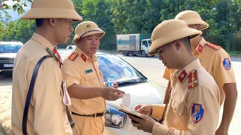 Hà Nội: Đội Cảnh sát giao thông số 11 kiên quyết xử phạt phương tiện quá tải