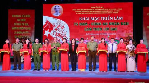 Triển lãm “75 năm - Công an nhân dân làm theo lời Bác” tại Bình Dương
