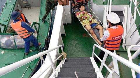 Đưa ngư dân bị bệnh từ Trường Sa vào đất liền để điều trị