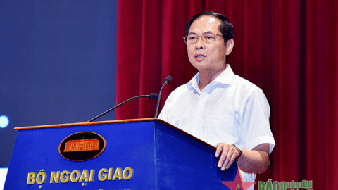 Giữ gìn và phát huy truyền thống vẻ vang, quyết tâm xây dựng ngành ngoại giao vững mạnh, toàn diện, hiện đại