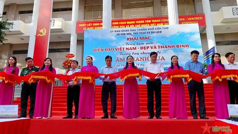 Cần Thơ: Khai mạc triển lãm ảnh “Biển đảo Việt Nam - Đẹp và thanh bình” và trưng bày chuyên đề “Âm thanh xưa”