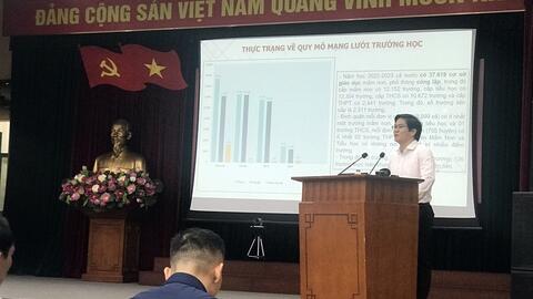 Hội nghị báo cáo những vấn đề về giáo dục và ngoại giao
