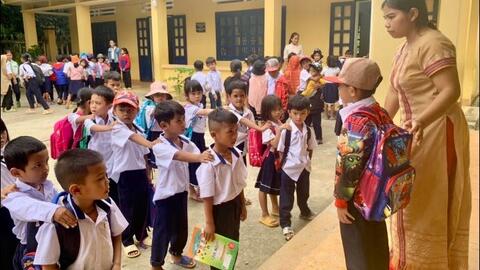 Đồng hành với học sinh vùng cao đến trường