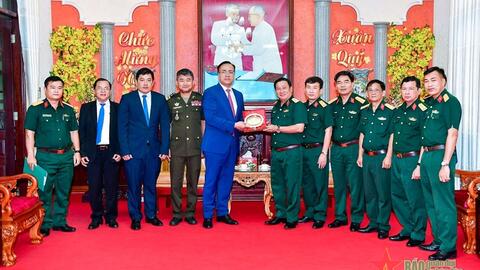 Tổng Lãnh sự quán Vương quốc Campuchia tại thành phố Hồ Chí Minh chào xã giao Bộ tư lệnh Quân khu 9