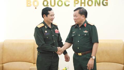 Thượng tướng Hoàng Xuân Chiến tiếp Chánh văn phòng Bộ Quốc phòng Lào