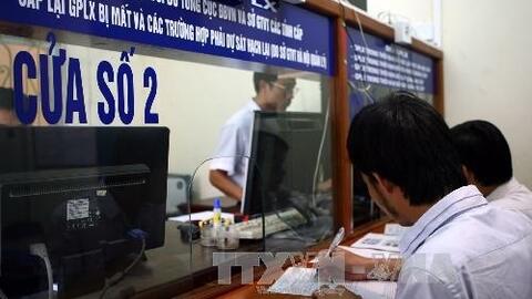 Từ tháng 12-2023, làm bằng lái xe online được giảm lệ phí