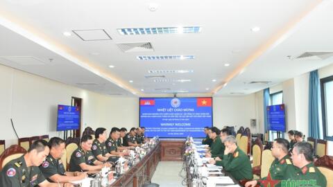 Đoàn cán bộ Quân đội Hoàng gia Campuchia tới thăm và làm việc tại Cục Gìn giữ hòa bình Việt Nam