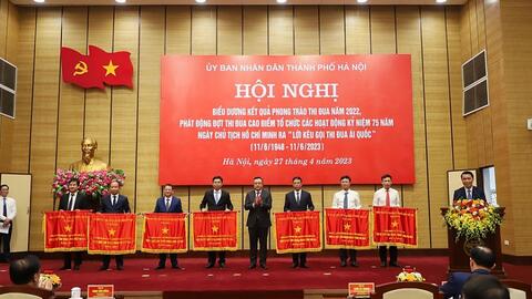 Khen thưởng các đơn vị tiêu biểu trong phong trào thi đua yêu nước