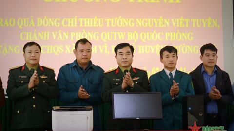 Bộ Chỉ huy Quân sự tỉnh Điện Biên trao quà tặng đơn vị quân đội, phụ nữ nghèo Mường Nhé