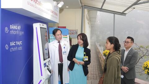 Tạo thuận lợi cho người dân trong khám, chữa bệnh