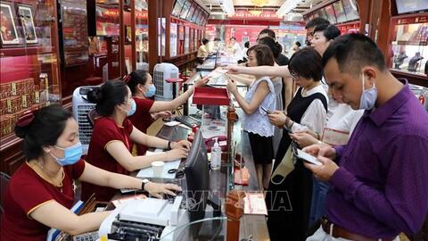 Cần giải pháp cấp bách để hạ nhiệt giá vàng