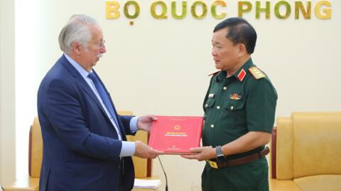 Thượng tướng Hoàng Xuân Chiến tiếp Bộ trưởng Quốc vụ Vương quốc Bỉ