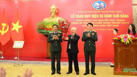 “Nếu là người hãy là người cộng sản”