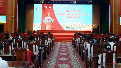 Bộ tư lệnh Thủ đô Hà Nội tuyên dương các cháu học sinh tiêu biểu, xuất sắc năm học 2023 - 2024