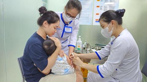 TP Hồ Chí Minh tăng cường tiêm vaccine, quyết liệt dập dịch sởi