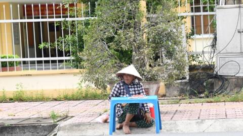 Xử lý nghiêm hành vi lừa đảo người bán vé số