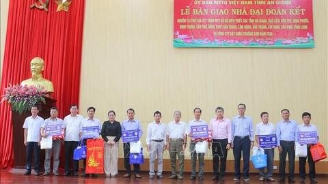 An Giang: Bàn giao 145 nhà Đại đoàn kết tặng hộ nghèo