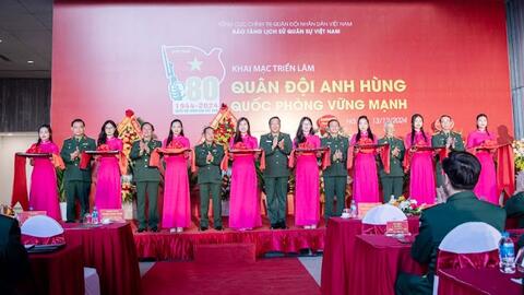 Triển lãm gần 300 hình ảnh, tài liệu, hiện vật về “Quân đội anh hùng - Quốc phòng vững mạnh”