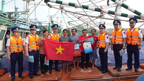 Giúp ngư dân hiểu luật, tự tin vươn khơi