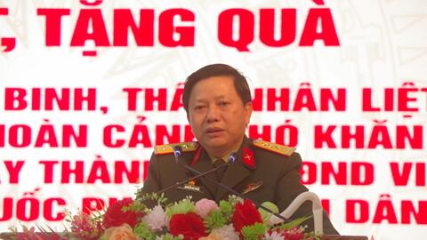 Bộ CHQS tỉnh Quảng Trị tặng quà quân nhân là thương binh, thân nhân liệt sĩ    ​