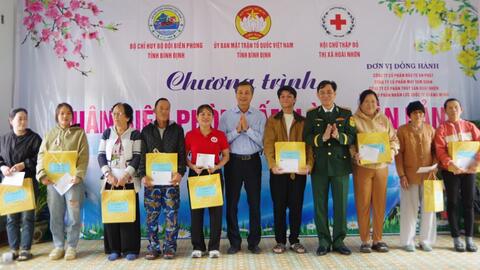 Bình Định: Ấm áp Tết nghĩa tình nơi biên giới biển, đảo