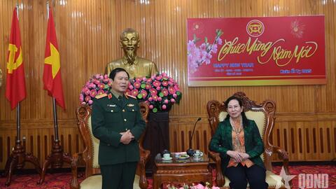 Đại tướng Nguyễn Tân Cương thăm, tặng quà tại Hà Nam