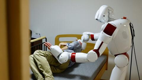 Robot điều dưỡng đem hy vọng cho người già