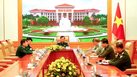 Thượng tướng Hoàng Xuân Chiến làm việc với Tùy viên Quốc phòng Trung Quốc, Lào và Campuchia