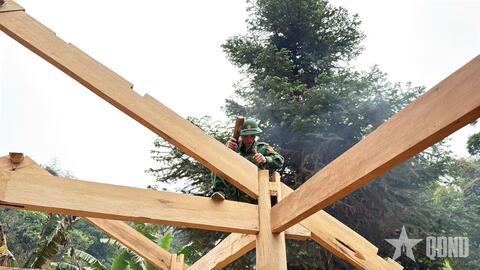 Đồn Biên phòng Na Ngoi hỗ trợ hộ nghèo xây dựng nhà ở
