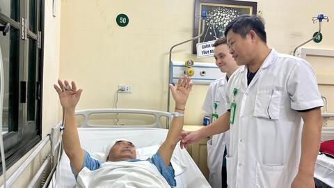 Bệnh viện Hữu nghị Việt Đức: Lần đầu tiên phối hợp hai đường mổ trong một ca phẫu thuật