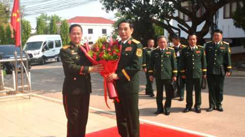 Đại tướng Phan Văn Giang gặp Bộ trưởng Bộ Quốc phòng Lào