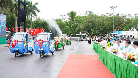 Hà Nội tiên phong vận hành thiết bị vệ sinh môi trường hiện đại