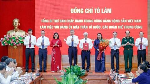 Tổng Bí thư trao quyết định thành lập Cơ quan Ủy ban Trung ương Mặt trận Tổ quốc Việt Nam
