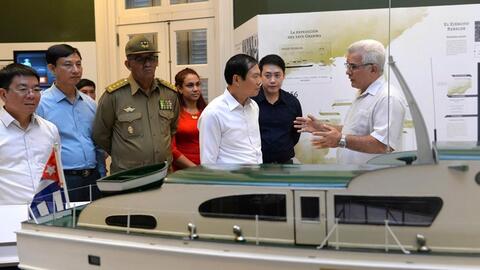 Đại tướng Nguyễn Tân Cương thăm Trung tâm Fidel Castro Ruz tại Cuba