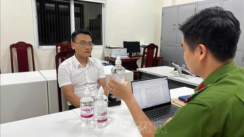 Bắt Phó chủ tịch UBND thị trấn Chúc Sơn (Hà Nội) vì sản xuất cồn giả