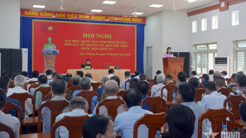 Đại tướng Nguyễn Tân Cương tiếp xúc cử tri tại tỉnh Bình Dương
