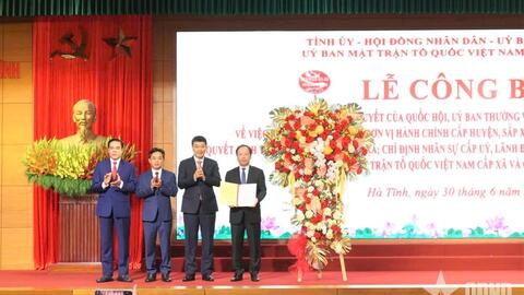 Hà Tĩnh công bố các quyết định về tổ chức bộ máy và đơn vị hành chính