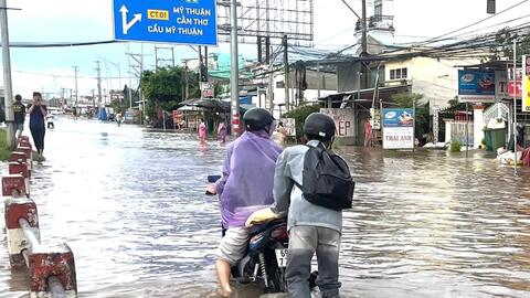 Vĩnh Long: Ngập nặng đoạn đường qua khu vực bến xe Bình Minh
