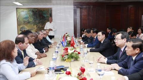 Chủ tịch Quốc hội Vương Đình Huệ tiếp Lãnh đạo Santiago de Cuba