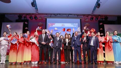 Chủ tịch Quốc hội Vương Đình Huệ dự Chương trình nghệ thuật kỷ niệm 30 năm thiết lập quan hệ ngoại giao Việt Nam và Uruguay